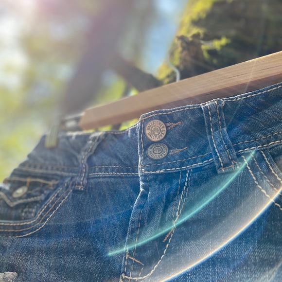 4 for $30 Wallflower shorts - Picture 3 of 6